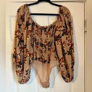 Flowy square neck Free People bodysuit with floral pattern, size M